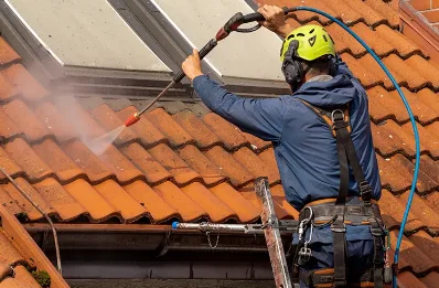 Démoussage et hydrofuge de toiture à Méry